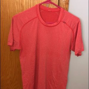 Lululemon men’s metal vent tech short sleeve small